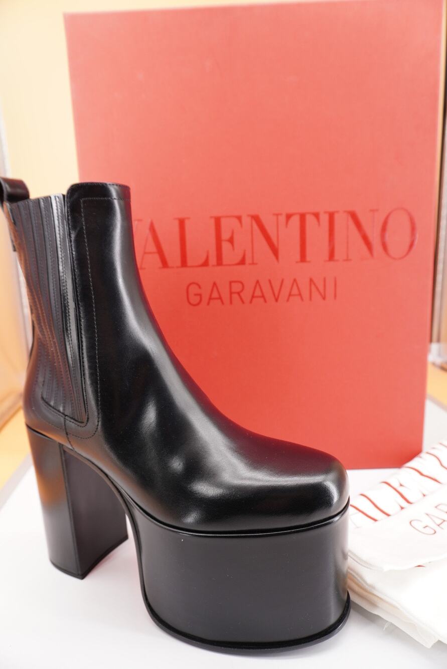 Valentino Club Beatle Roman Stud Black Leather Platform boot SZ 39 ankle $1690